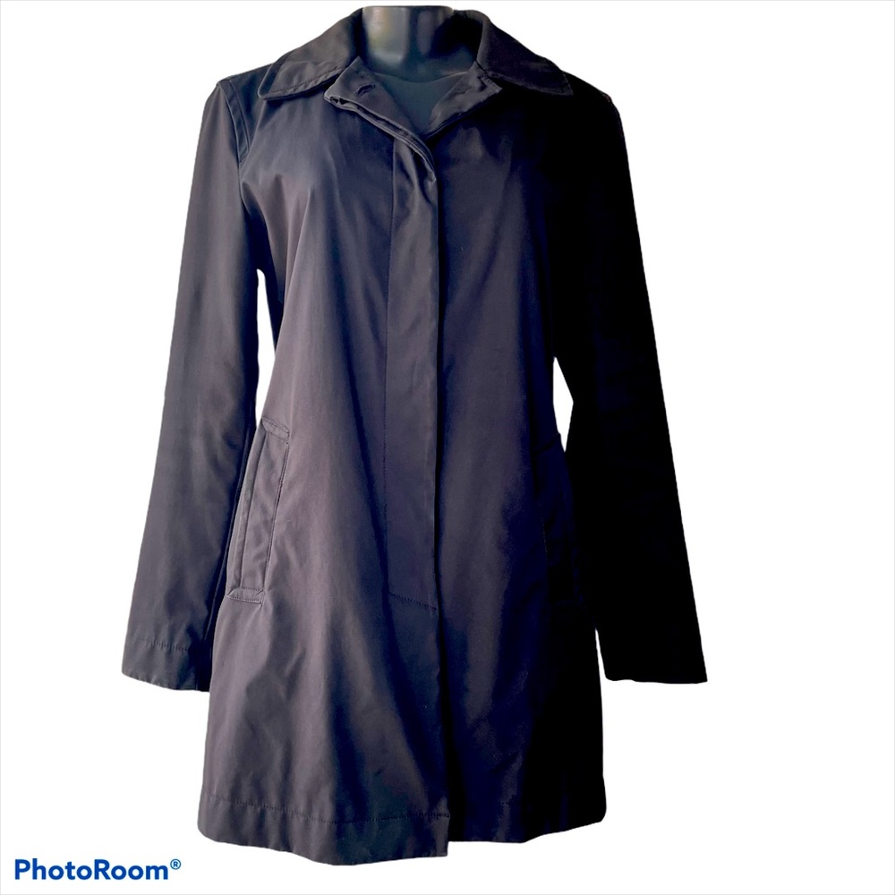 GAP black windbreaker/rain jacket, size Small
